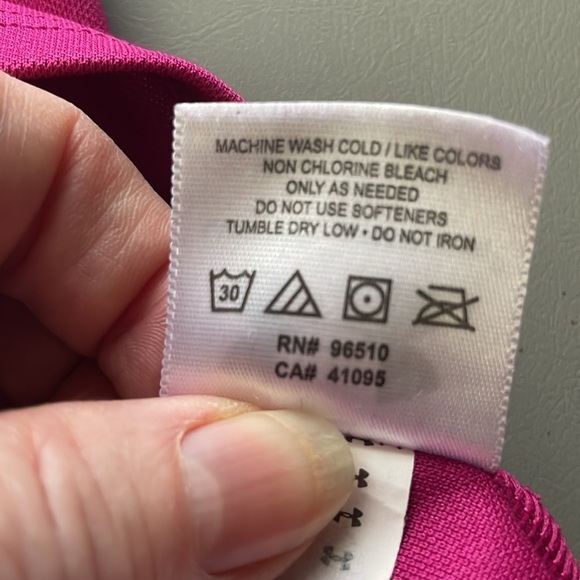 Under Armour HeatGear T-Shirt –color Pink, Medium - Picture 7 of 10